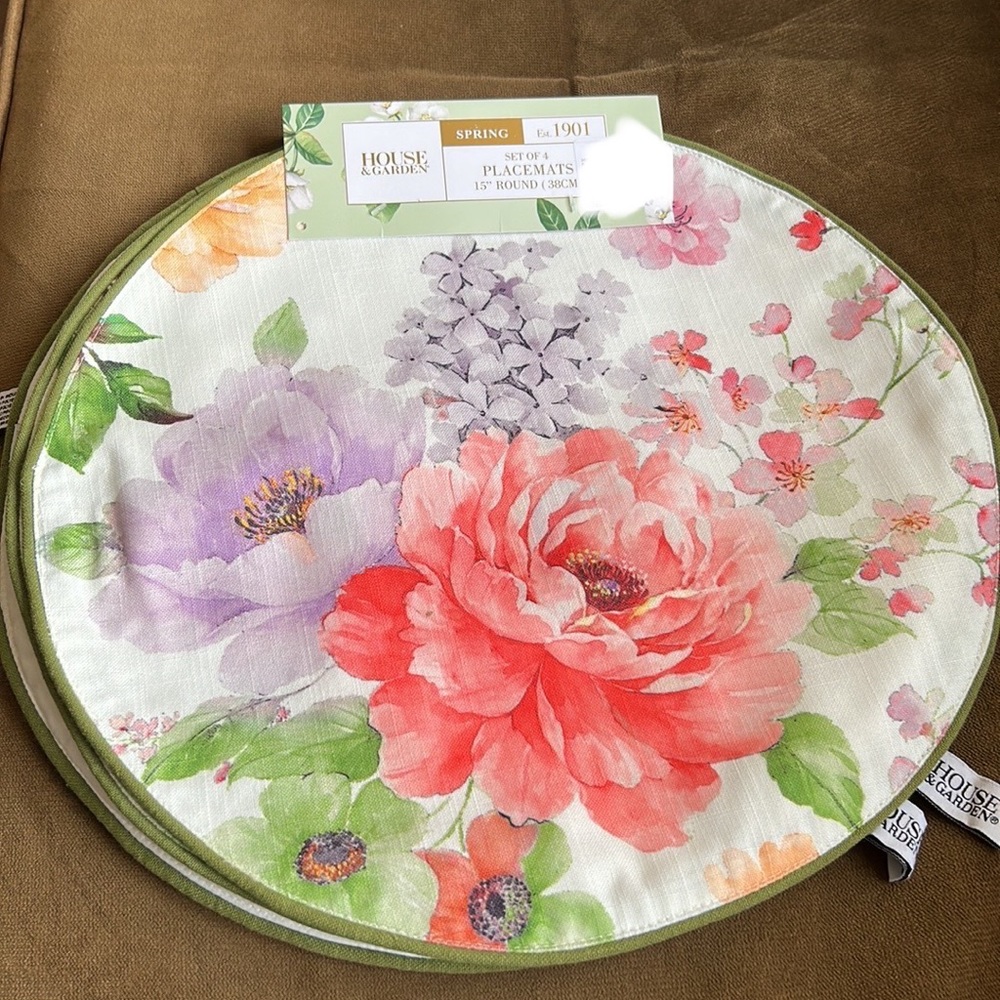 Set of 4 Spring Summer  Floral Print Placemats New Round